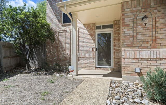 3-bedroom rental at 14235 Red Maple Wood in San Antonio, TX — photo 4