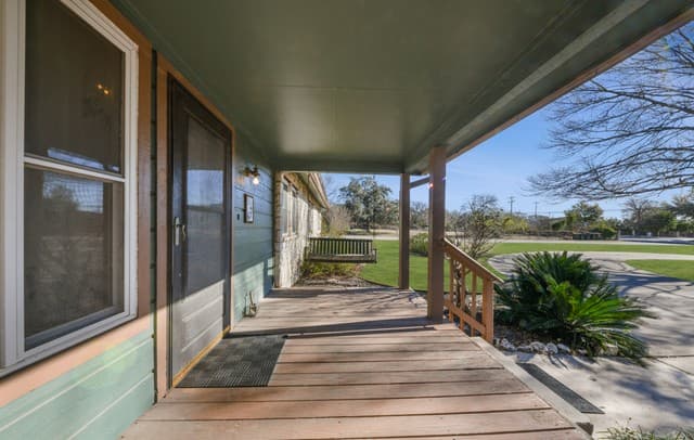 3-bedroom rental at 1033 E Live Oak in Schertz, TX — photo 4