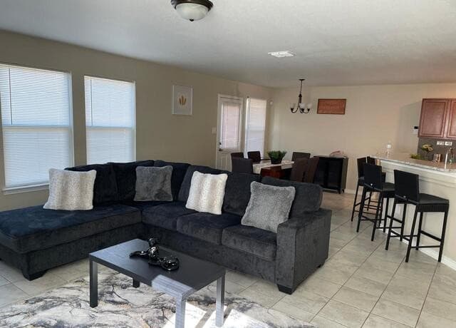 3-bedroom rental at 1511 Overlook Bank in San Antonio, TX — photo 4