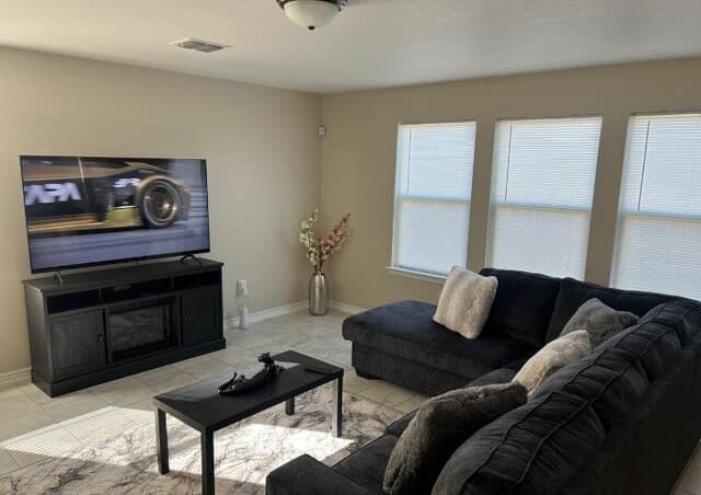 3-bedroom rental at 1511 Overlook Bank in San Antonio, TX — photo 5
