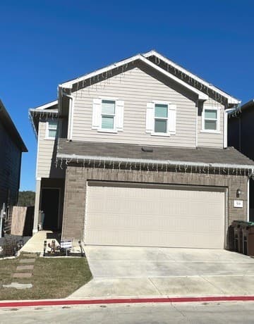 3-bedroom rental at 10643 W Military Dr in San Antonio, TX — photo 2