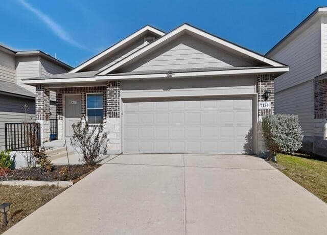 3-bedroom rental at 7134 Salado Creek in San Antonio, TX — photo 1