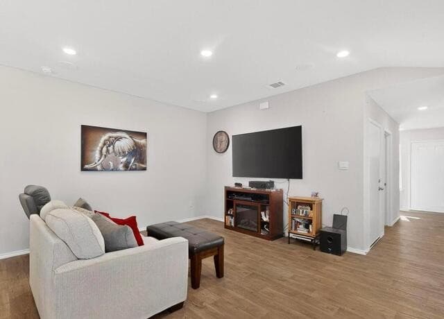 3-bedroom rental at 7134 Salado Creek in San Antonio, TX — photo 4