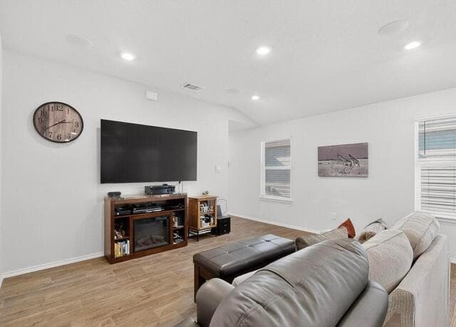 3-bedroom rental at 7134 Salado Creek in San Antonio, TX — photo 5
