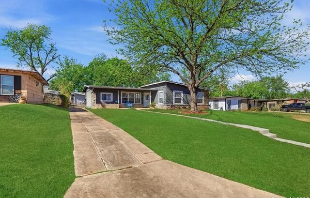 3-bedroom rental at 219 Karen ln in San Antonio, TX — photo 2