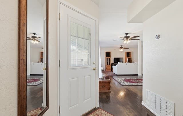 3-bedroom rental at 219 Karen ln in San Antonio, TX — photo 4