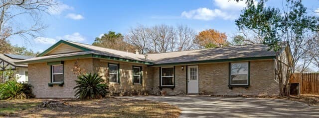 3-bedroom rental at 3706 Petry Dr in Kirby, TX — photo 1