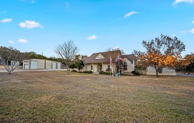 3-bedroom rental at 1121 Cypress Cove in Spring Branch, TX — photo 2