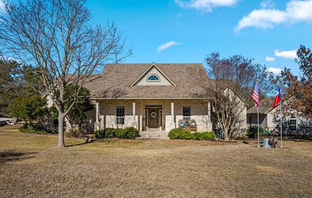 3-bedroom rental at 1121 Cypress Cove in Spring Branch, TX — photo 3
