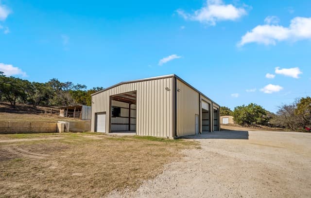 3-bedroom rental at 1121 Cypress Cove in Spring Branch, TX — photo 5