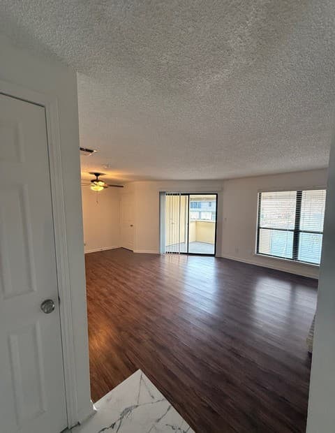 1-bedroom rental at 11843 Braesview Unit 514-E in San Antonio, TX — photo 2
