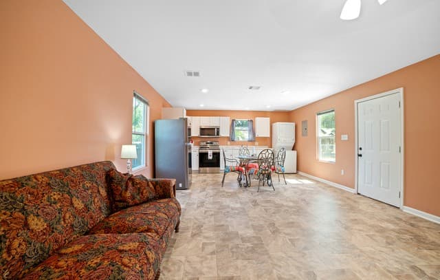 2-bedroom rental at 232 Hobart in San Antonio, TX — photo 5