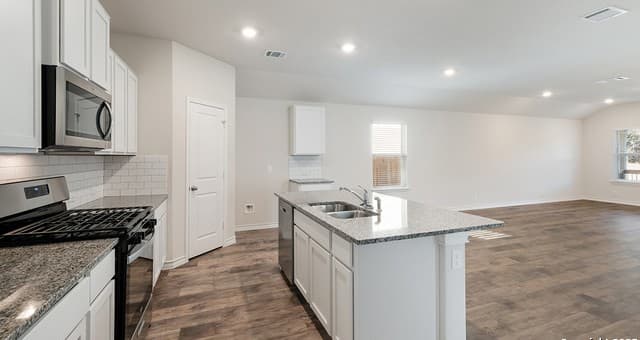 4-bedroom rental at 120 Hazel Peak in Boerne, TX — photo 3