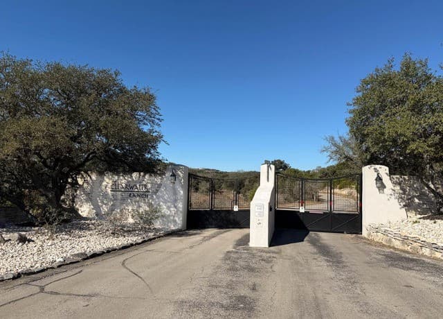 rental at 000 Clearwater Meadow in San Antonio, TX — photo 3