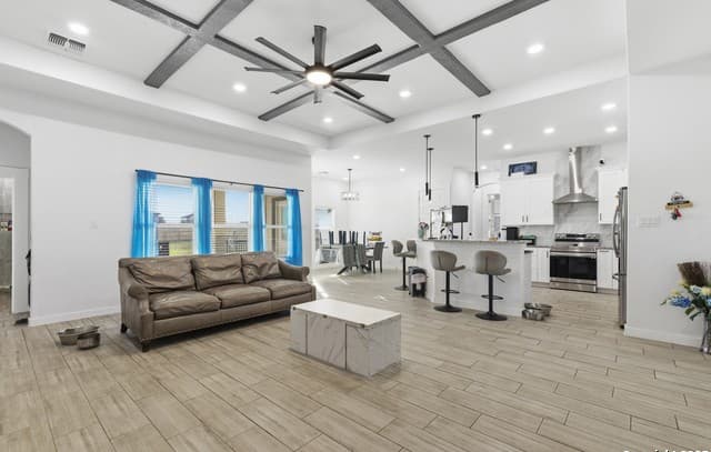 4-bedroom rental at 128 Woodbridge in La Vernia, TX — photo 5