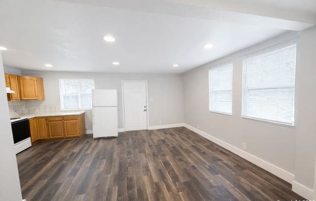 2-bedroom rental at 116 Dolores Unit 1 in San Antonio, TX — photo 3
