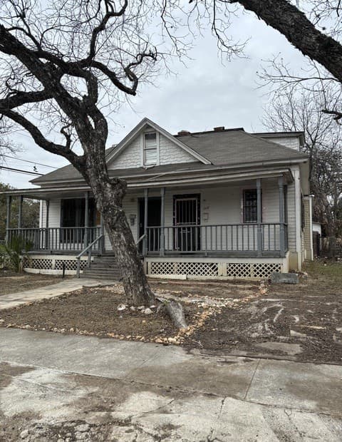 2-bedroom rental at 204 Piedmont in San Antonio, TX — photo 1
