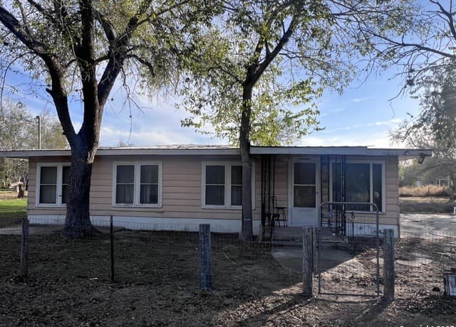 Home for sale at 5322 State Highway 16 N in Bandera, TX — photo 2