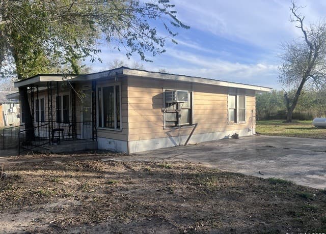 Home for sale at 5322 State Highway 16 N in Bandera, TX — photo 3