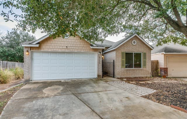 3-bedroom rental at 5306 Tomas in San Antonio, TX — photo 2