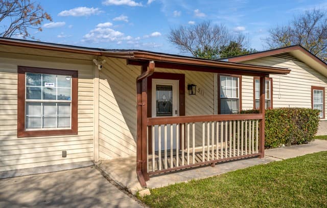 3-bedroom rental at 511 Millwood in San Antonio, TX — photo 4