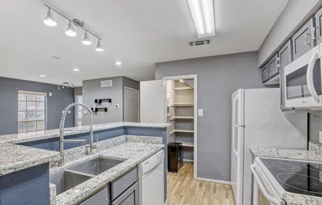 2-bedroom rental at 11311 Sir Winston Unit 808 in San Antonio, TX — photo 5