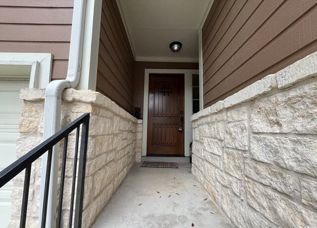 3-bedroom rental at 8707 Sarasota Woods in San Antonio, TX — photo 2
