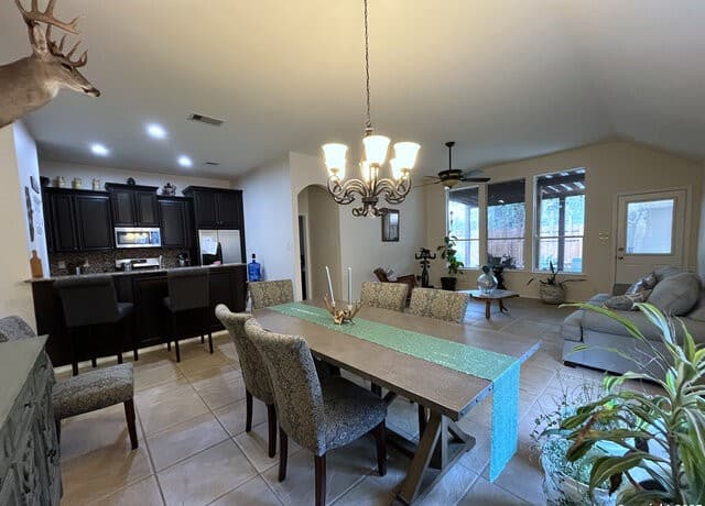 3-bedroom rental at 8707 Sarasota Woods in San Antonio, TX — photo 4