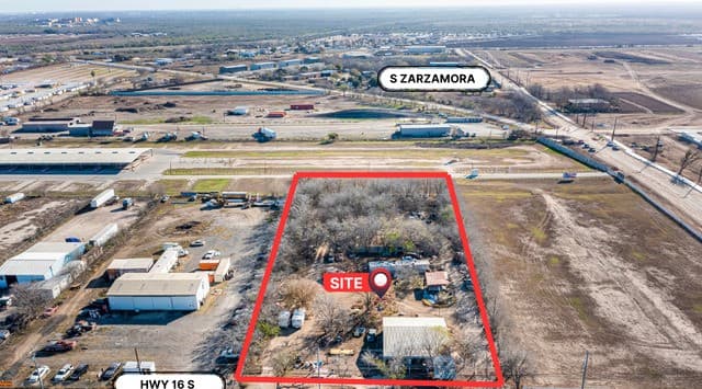 rental at 12748 S State Highway 16 in San Antonio, TX — photo 1