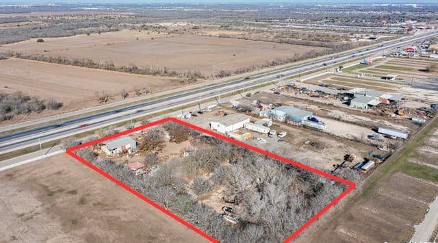 rental at 12748 S State Highway 16 in San Antonio, TX — photo 4