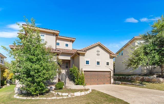 5-bedroom rental at 24510 Via Vizcaya in San Antonio, TX — photo 2