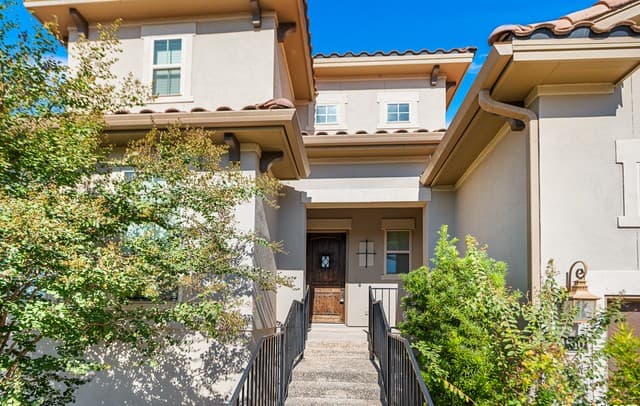5-bedroom rental at 24510 Via Vizcaya in San Antonio, TX — photo 4