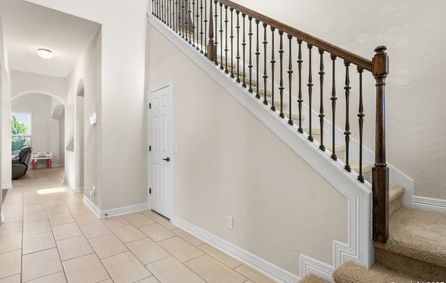 5-bedroom rental at 24510 Via Vizcaya in San Antonio, TX — photo 5