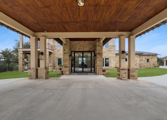 4-bedroom rental at 298 Table Rock in Helotes, TX — photo 2