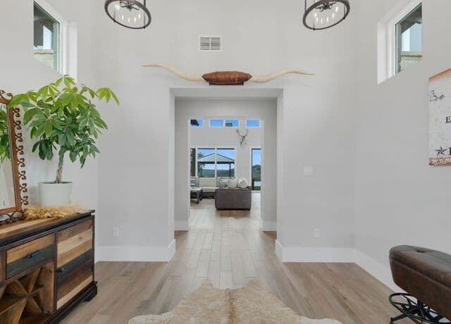 4-bedroom rental at 298 Table Rock in Helotes, TX — photo 4