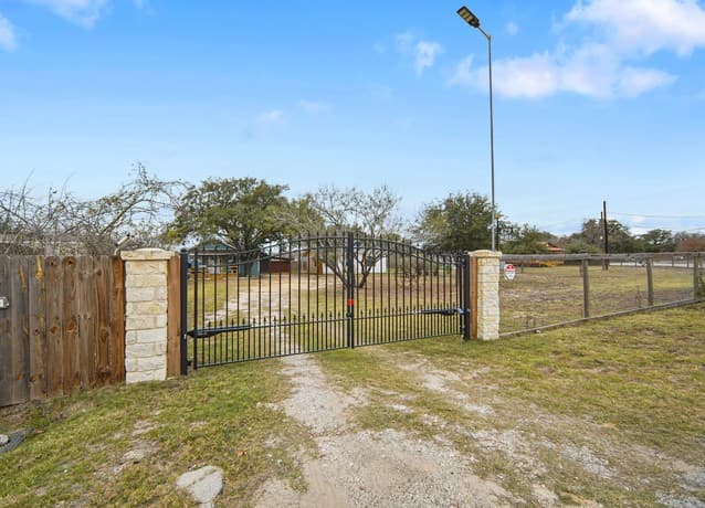 rental at 429 Palo Alto in Von Ormy, TX — photo 1