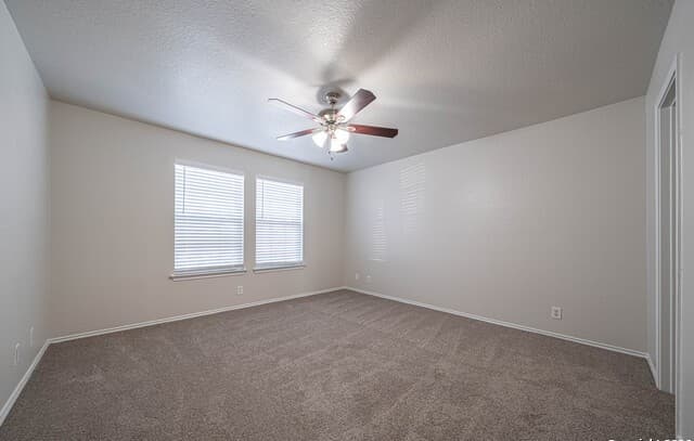 4-bedroom rental at 7702 Hedrick Farm in San Antonio, TX — photo 5
