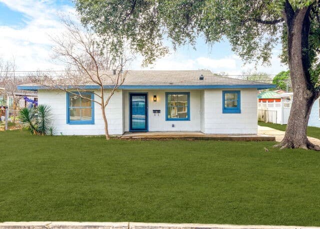 2-bedroom rental at 618 Santa Monica in San Antonio, TX — photo 2