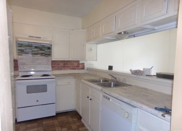 3-bedroom rental at 4835 Gus Eckert Unit 3 in San Antonio, TX — photo 3