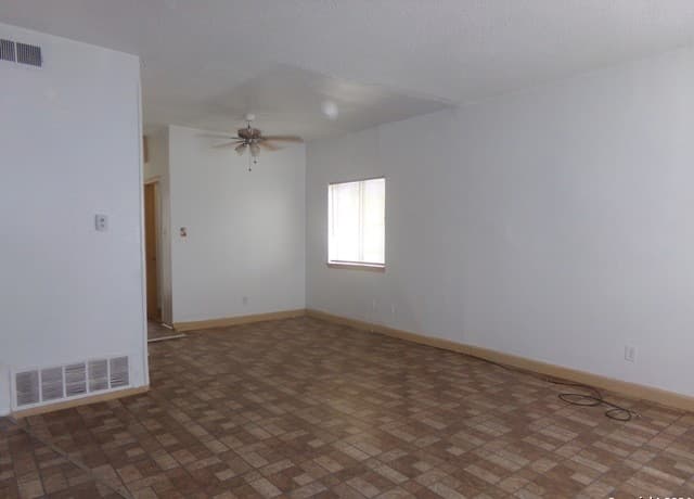 3-bedroom rental at 4835 Gus Eckert Unit 3 in San Antonio, TX — photo 5