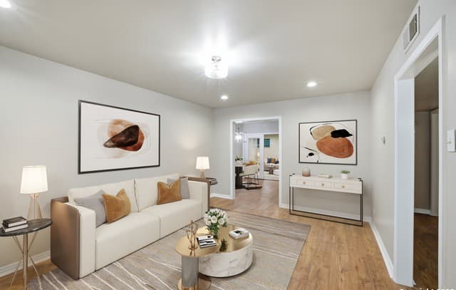 5-bedroom rental at 1013 North Blvd in Universal City, TX — photo 1