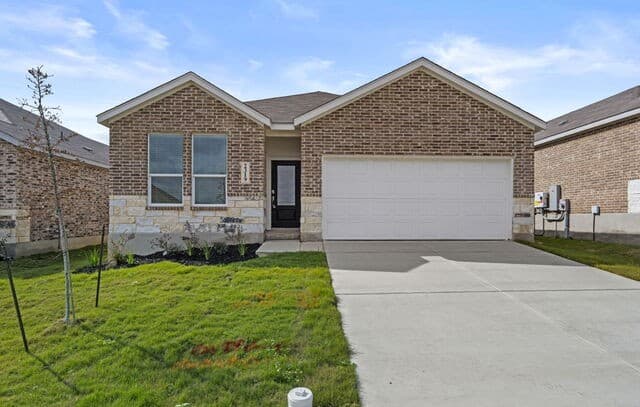 4-bedroom rental at 2319 Fort Davis Pass in Marion, TX — photo 1