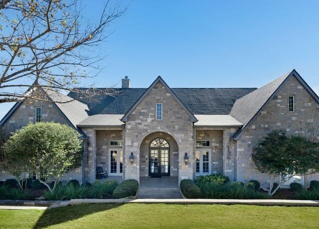 5-bedroom rental at 8514 Woodpecker Way in San Antonio, TX — photo 1
