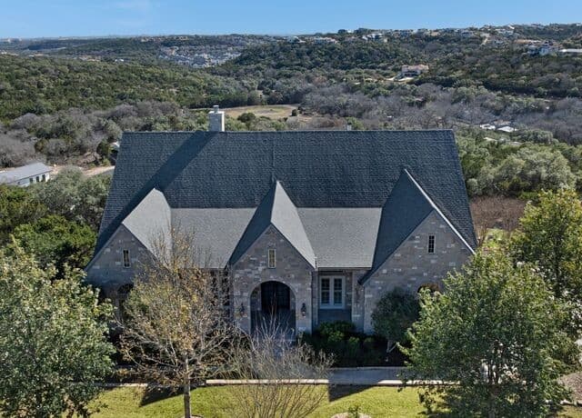 5-bedroom rental at 8514 Woodpecker Way in San Antonio, TX — photo 2