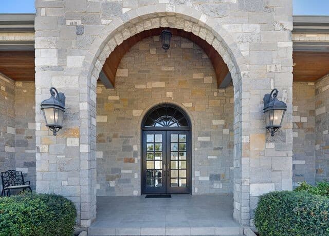 5-bedroom rental at 8514 Woodpecker Way in San Antonio, TX — photo 5