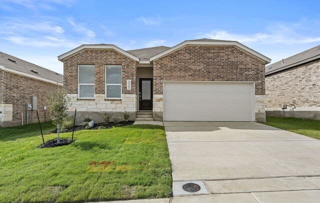 4-bedroom rental at 2323 Fort Davis Pass in Marion, TX — photo 1