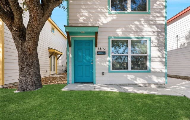 2-bedroom rental at 631 E Carolina Unit 2 in San Antonio, TX — photo 1