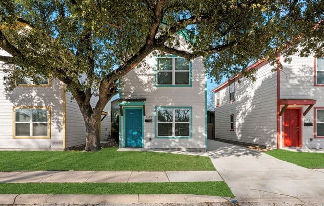 2-bedroom rental at 631 E Carolina Unit 2 in San Antonio, TX — photo 2