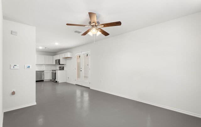 2-bedroom rental at 631 E Carolina Unit 3 in San Antonio, TX — photo 5