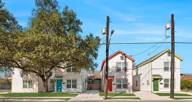 2-bedroom rental at 631 E Carolina Unit 1 in San Antonio, TX — photo 1